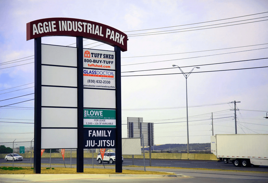 manufacturing pylon signs